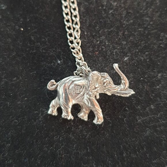 Stunning Vintage Solid Sterling Silver Elephant Pendant Olink Claspless Necklace - Picture 8 of 11